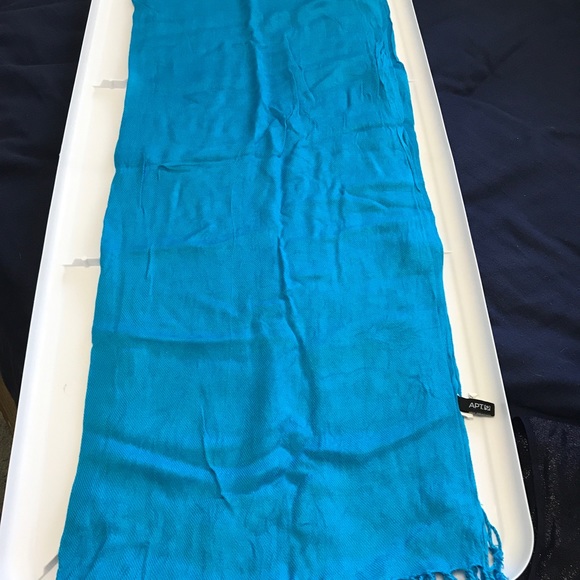 Turquoise shawl - Picture 2 of 3